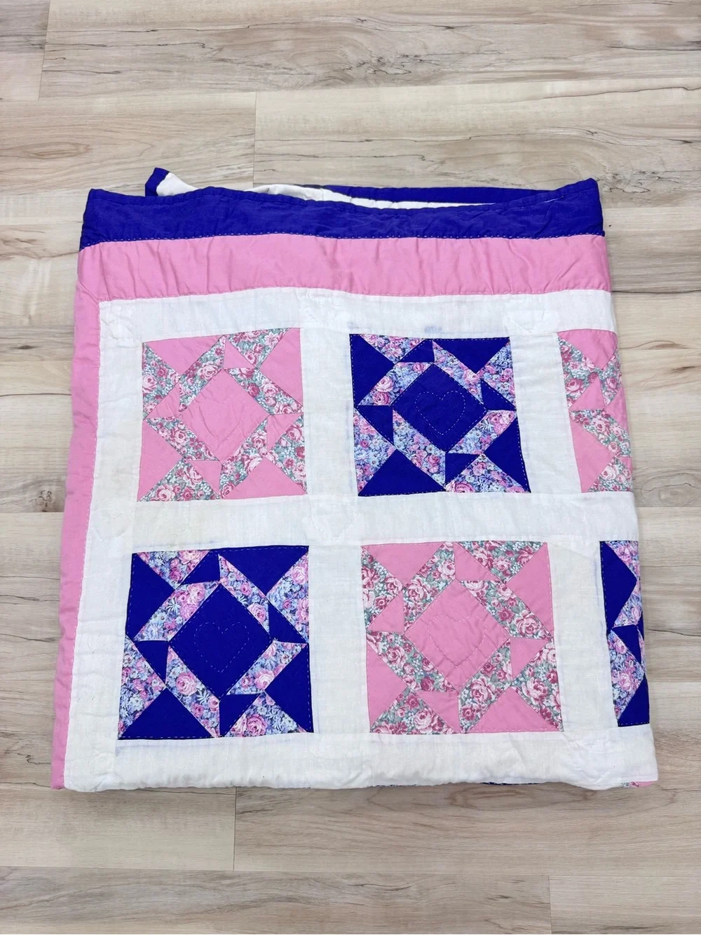 Vintage / Handmade Patchwork Quilt – Pink & Purple Scalloped Border Cottage